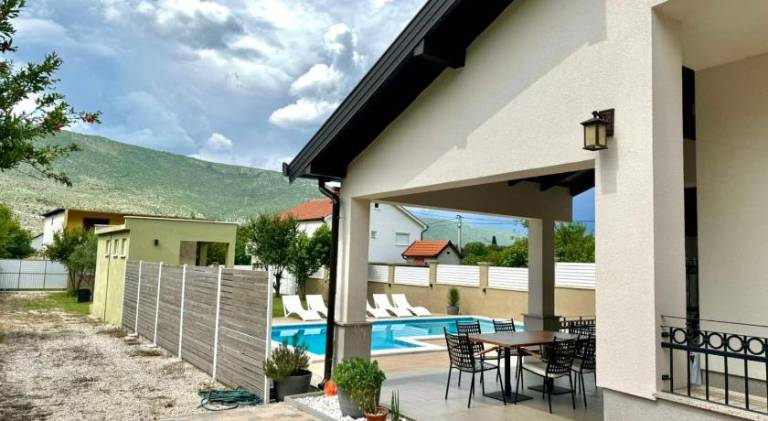 Pleasant villa with pool | Pets allowed — photo 2
