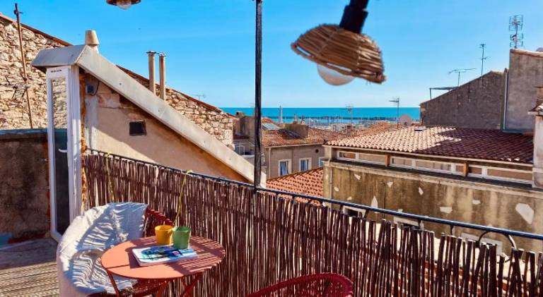''Rooftop'' Superbe T3 quartier haut avec Rooftop prive! in Sète