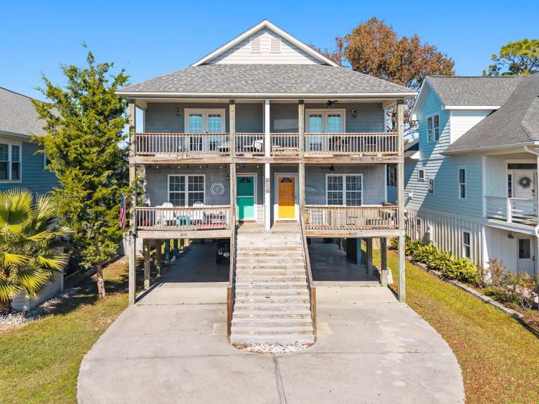Vacation home with garden | Perfect for remote work in Carolina Beach, NC