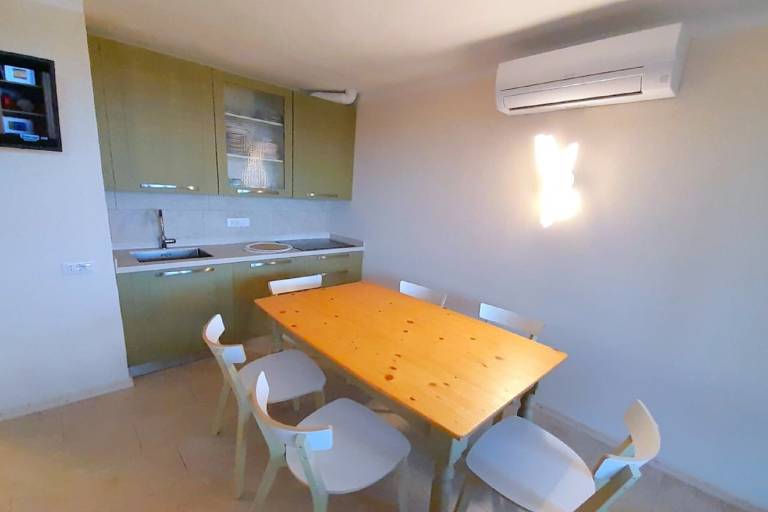 Rental apartment with yard & patio — photo 3