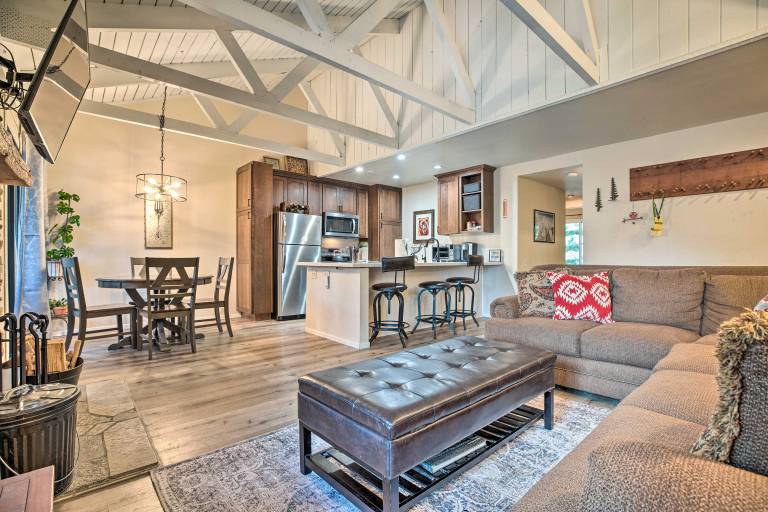 Elegant Mountain-View Condo < 1 Mi to Lifts! — photo 4