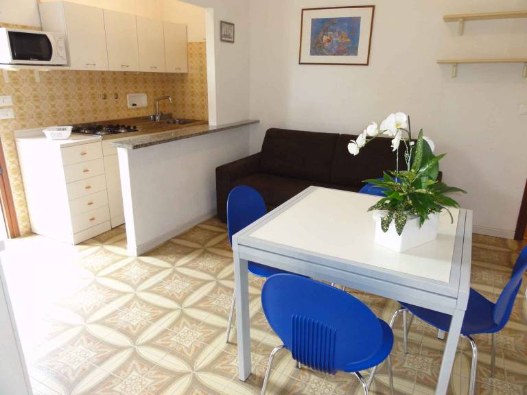Holiday apartment with garden — photo 5