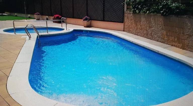 Apartment with pool — photo 3