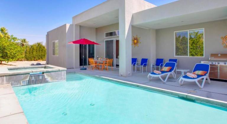 Villa with jacuzzi & private pool in Palm Springs, CA