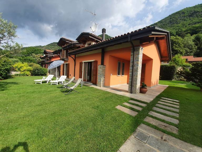 House with barbecue & garden — photo 2
