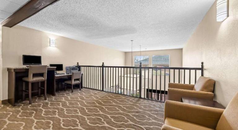 Comfort Inn & Suites Pueblo — photo 5