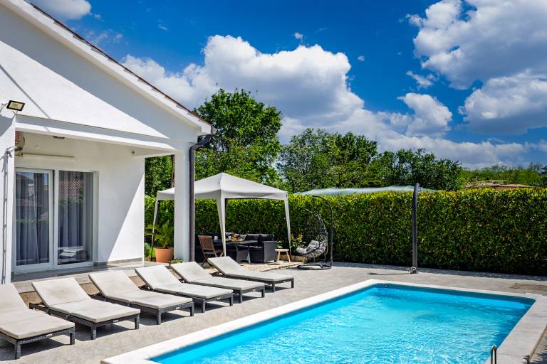 Pool House Kristina