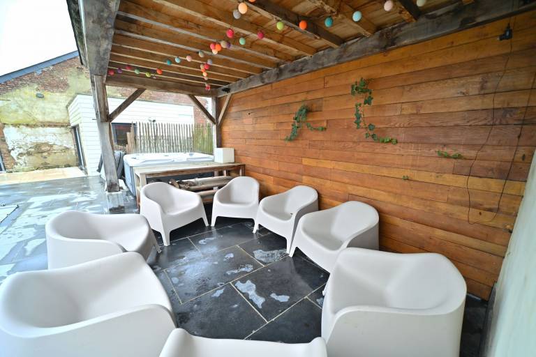 Vacation home with pool, barbecue & garden — photo 3