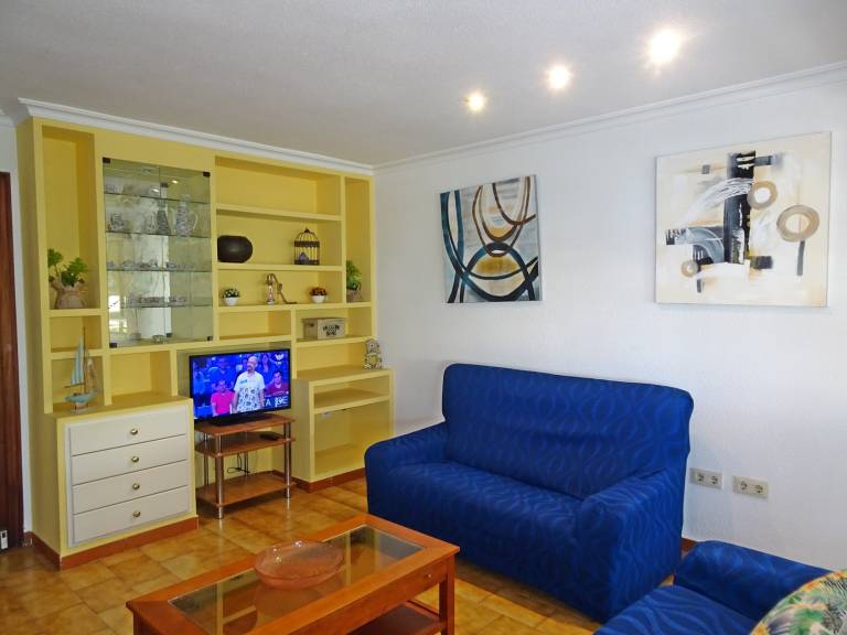 Holiday apartment with terrace, pool & garden — photo 2