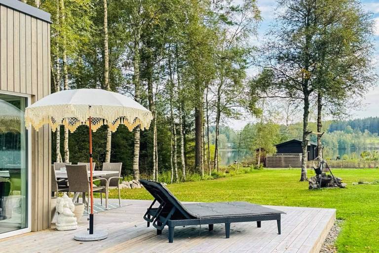 Charming vacation home with patio & yard | Pets are welcome — photo 4
