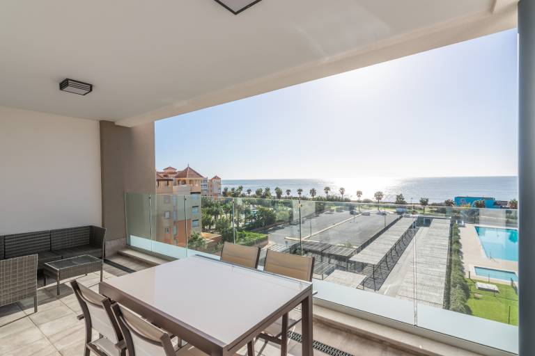 Family-friendly beautiful holiday apartment with terrace, pool & yard | Close to the beach | Pets are welcome in Ayamonte