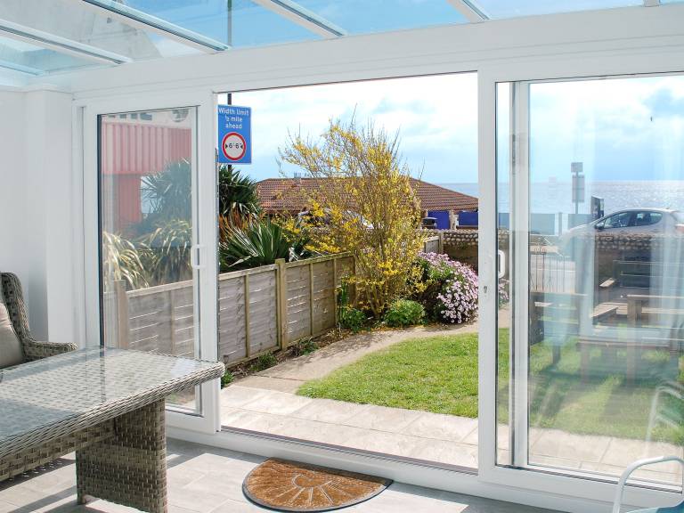 Cottage with garden | Water view — photo 2