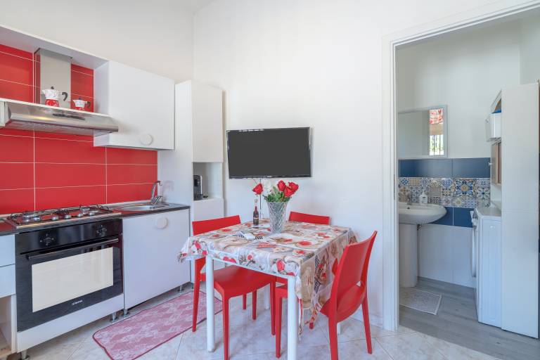 Holiday Apartment 'Mini Appartamento In Villa' with Shared Pool, Shared Garden & Wi-Fi — photo 5