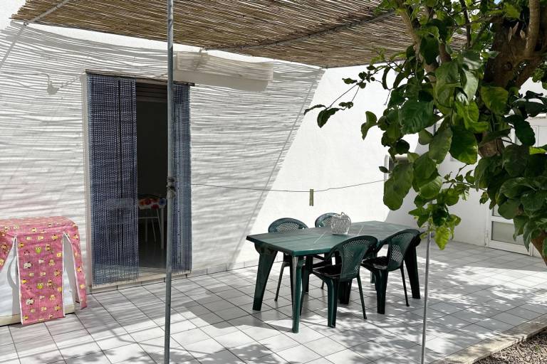 House with barbecue & yard — photo 3