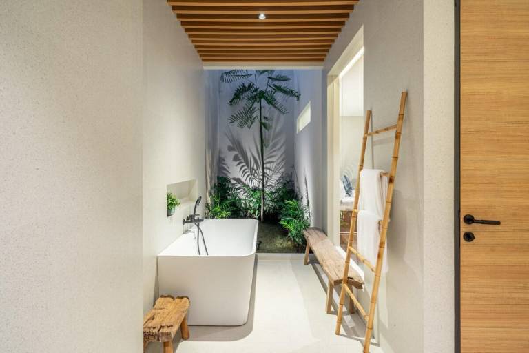 Villa with pool — photo 5