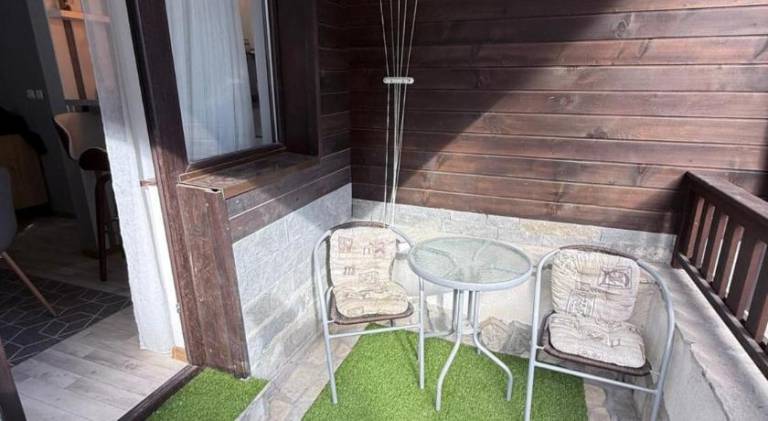 Apartment with pool — photo 5