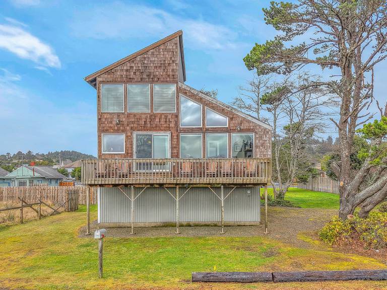 The Bay House on 52nd — photo 3