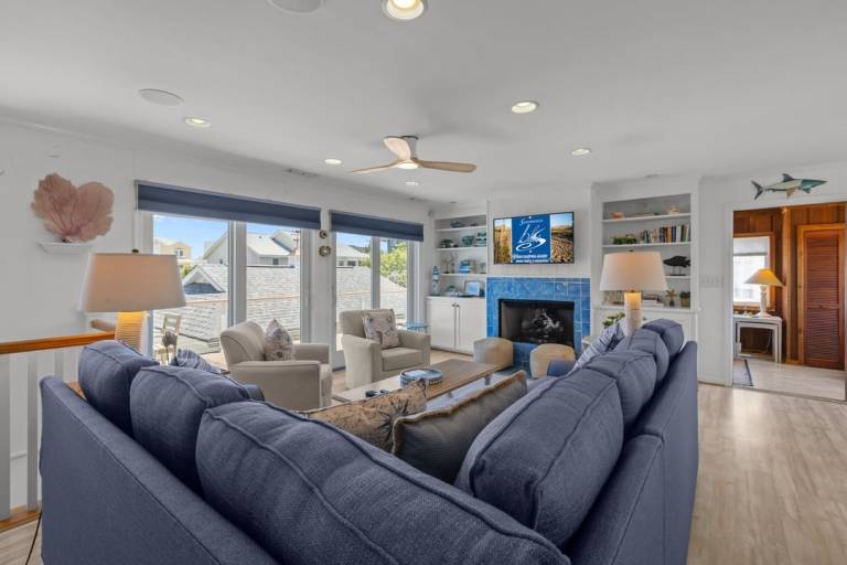 Beachy Bungalow 575 ft to the beach Private Pool and Hot Tub — photo 4