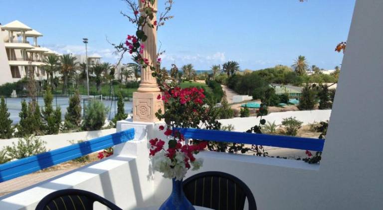 Serviced apartment with jacuzzi, terrace & pool — photo 5