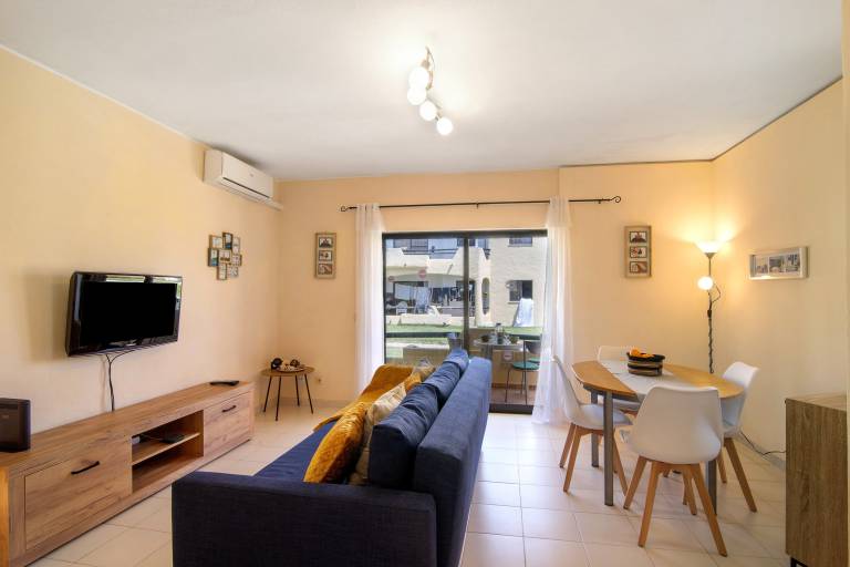 Apartment 'Quinta Nova Hideaway - Alvor' with Shared Pool, Wi-Fi and Air Conditioning — photo 2