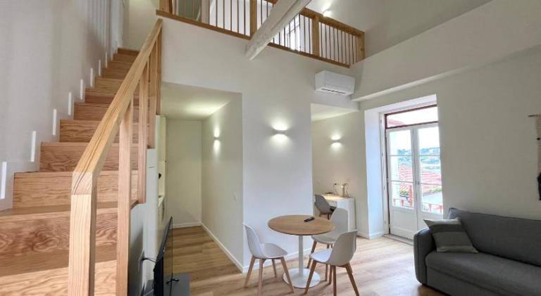 Apartment with yard & terrace | Next to Monastery of Santa Cruz — photo 2