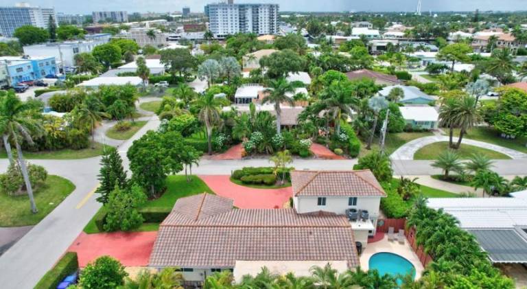 Stylish 2br 3ba with Heated Pool plus Beach Walkable — photo 5
