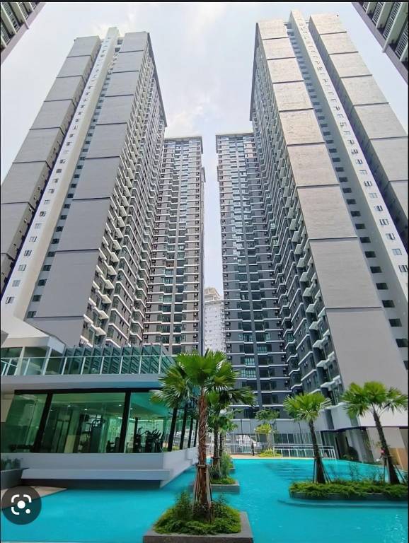 Wonderful apartment with terrace, yard & pool | Pets allowed in Kuala Lumpur