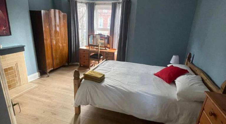 The Lagan Pad - 4-Bed Home with Free Parking Sleeps 9 — photo 2