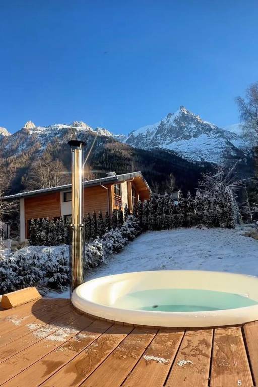House with jacuzzi, barbeque & garden in Chamonix-Mont-Blanc