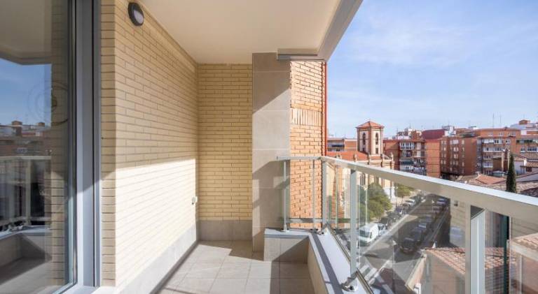 Apartment with patio — photo 2
