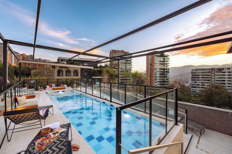 Serviced apartment with sauna, yard & pool | Close to Lleras Park | Perfect for remote work | Pets are welcome — photo 3