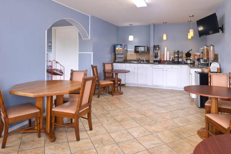 Americas Best Value Inn & Suites Branson - Near the Strip — photo 4
