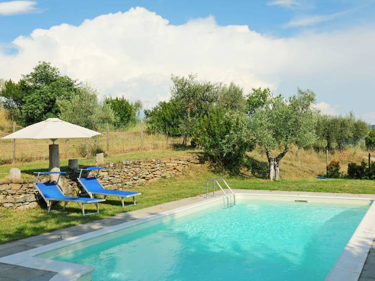 Vacation home with BBQ, private pool & terrace — photo 3