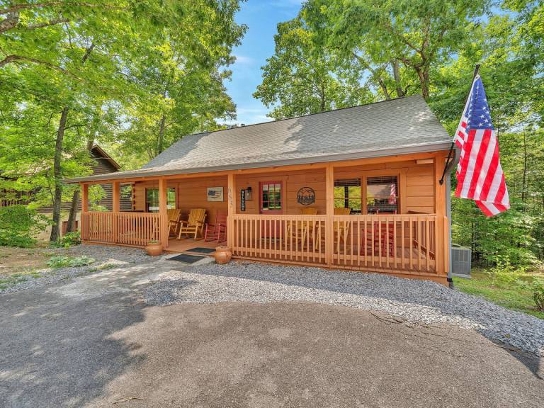 Cabin with private pool — photo 3