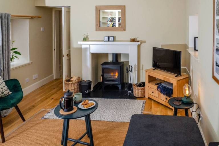 Kirk Wynd Cottage - Classic Charm in Kirriemuir