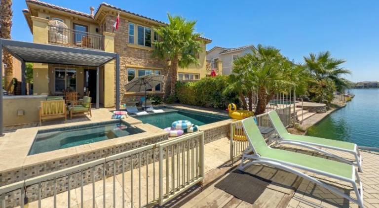 House with hot tub & pool | Dogs allowed — photo 3