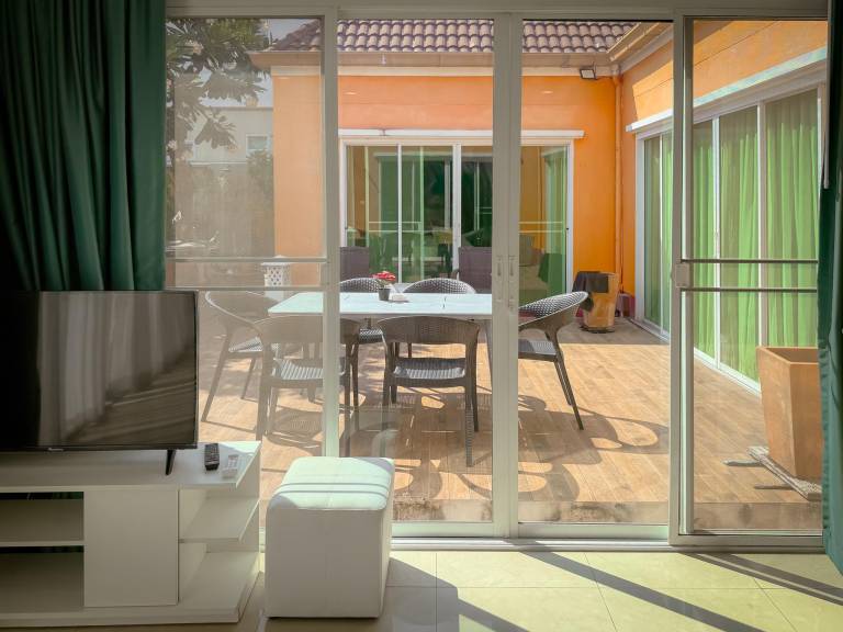 Fully equipped beautiful vacation home with BBQ, pool & hot tub | Beach nearby | Pet-friendly — photo 3