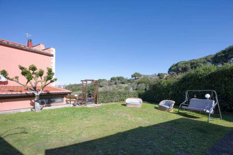 Children-friendly charming holiday apartment with garden & BBQ | Dogs allowed in Livorno