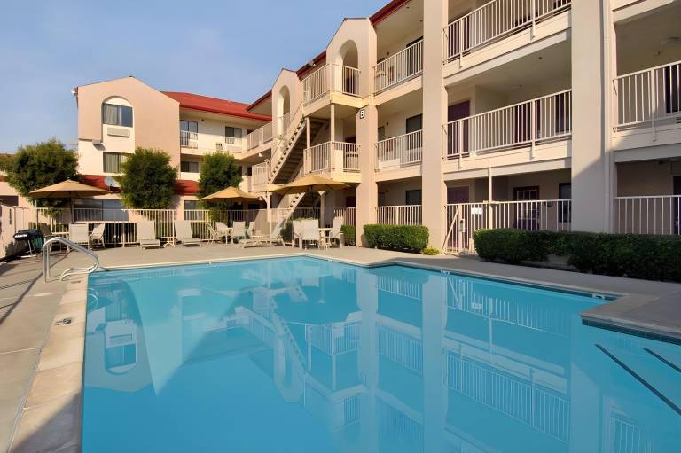 California Inn and Suites in Rancho Cordova, CA