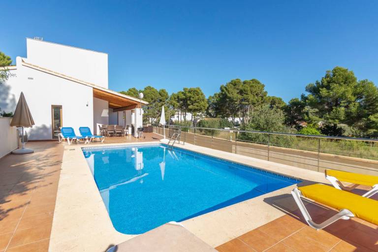 Villa with barbeque, private pool & terrace | Beach view — photo 3