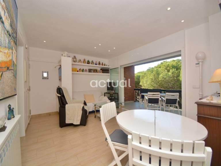 Apartment with yard — photo 4