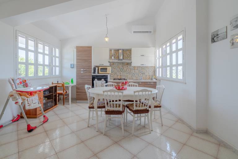 Holiday Apartment 'Appartamento Con Vista Su Noto' with Shared Pool, Terrace & Wi-Fi — photo 2