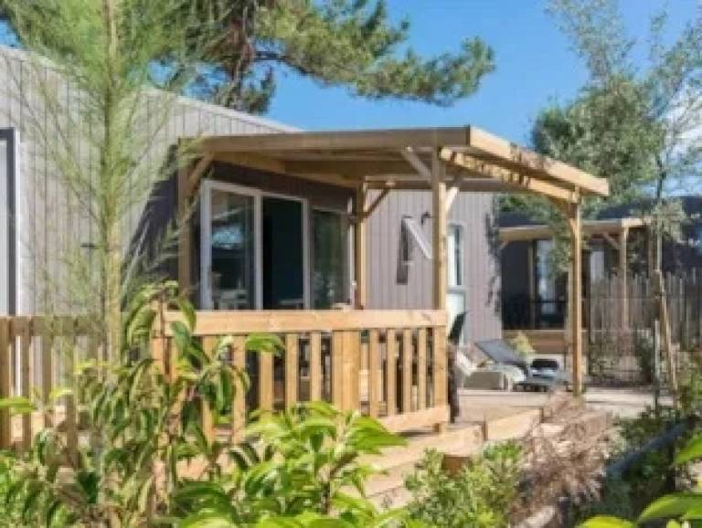 Camping suite with patio, heated pool & yard | Beach nearby | Pet-friendly — photo 3