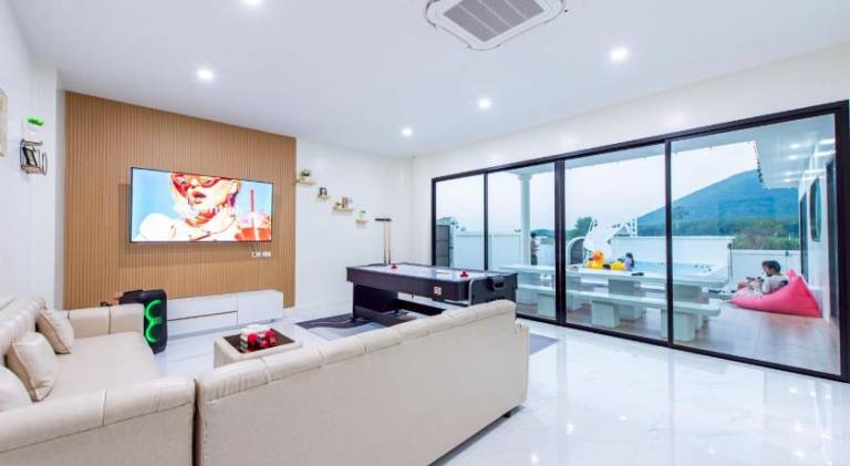 Villa with private pool, barbeque & patio — photo 4