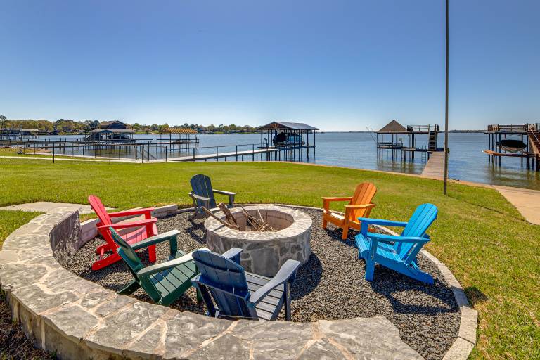 Gorgeous Lakefront Home w Private Dock & Deck