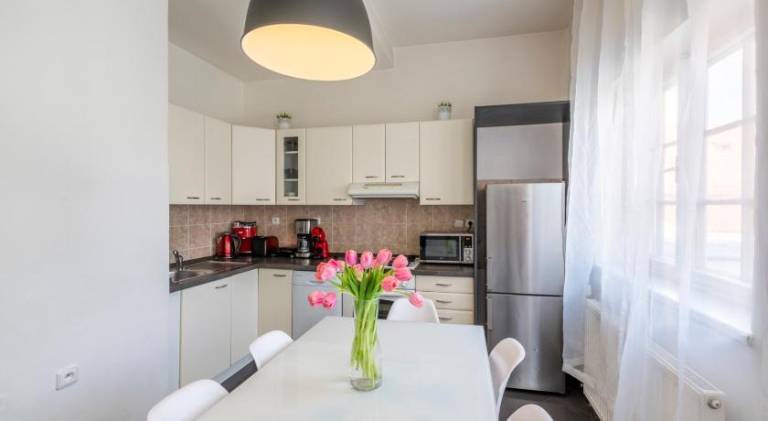 Apartment with patio | Close to Prague astronomical clock — photo 4