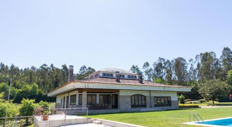 Vacation home with pool — photo 5