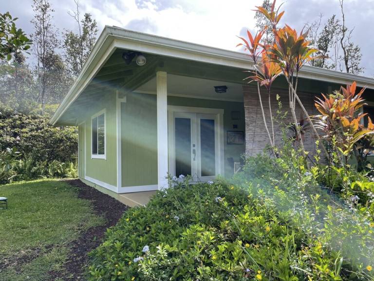 House  Hawaiian Paradise Park