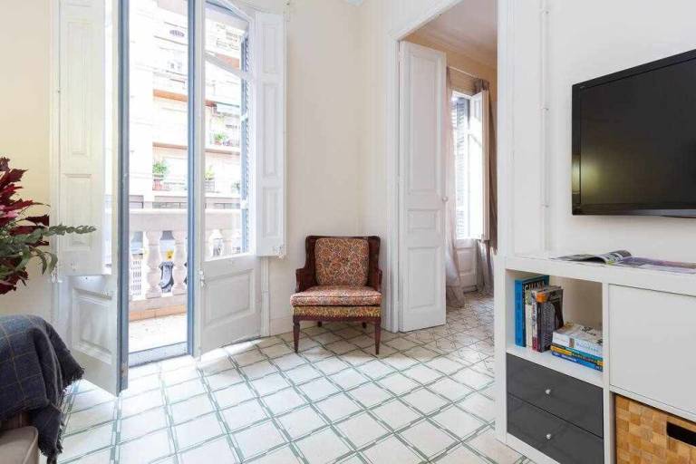 Apartment | Next to Sagrada Família — photo 3