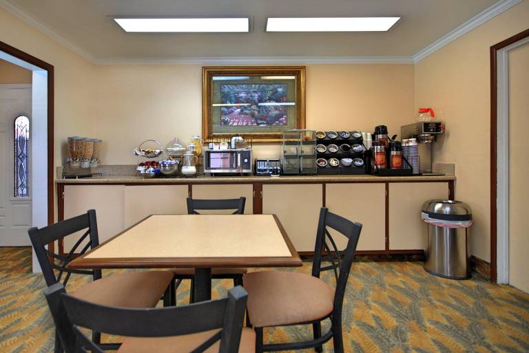 Rodeway Inn Killeen near Fort Hood — photo 5